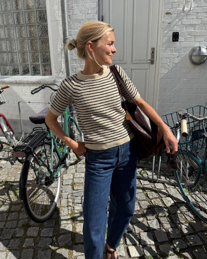 Friday Tee | Rayures ravissantes en Sunday de Sandnes Garn
