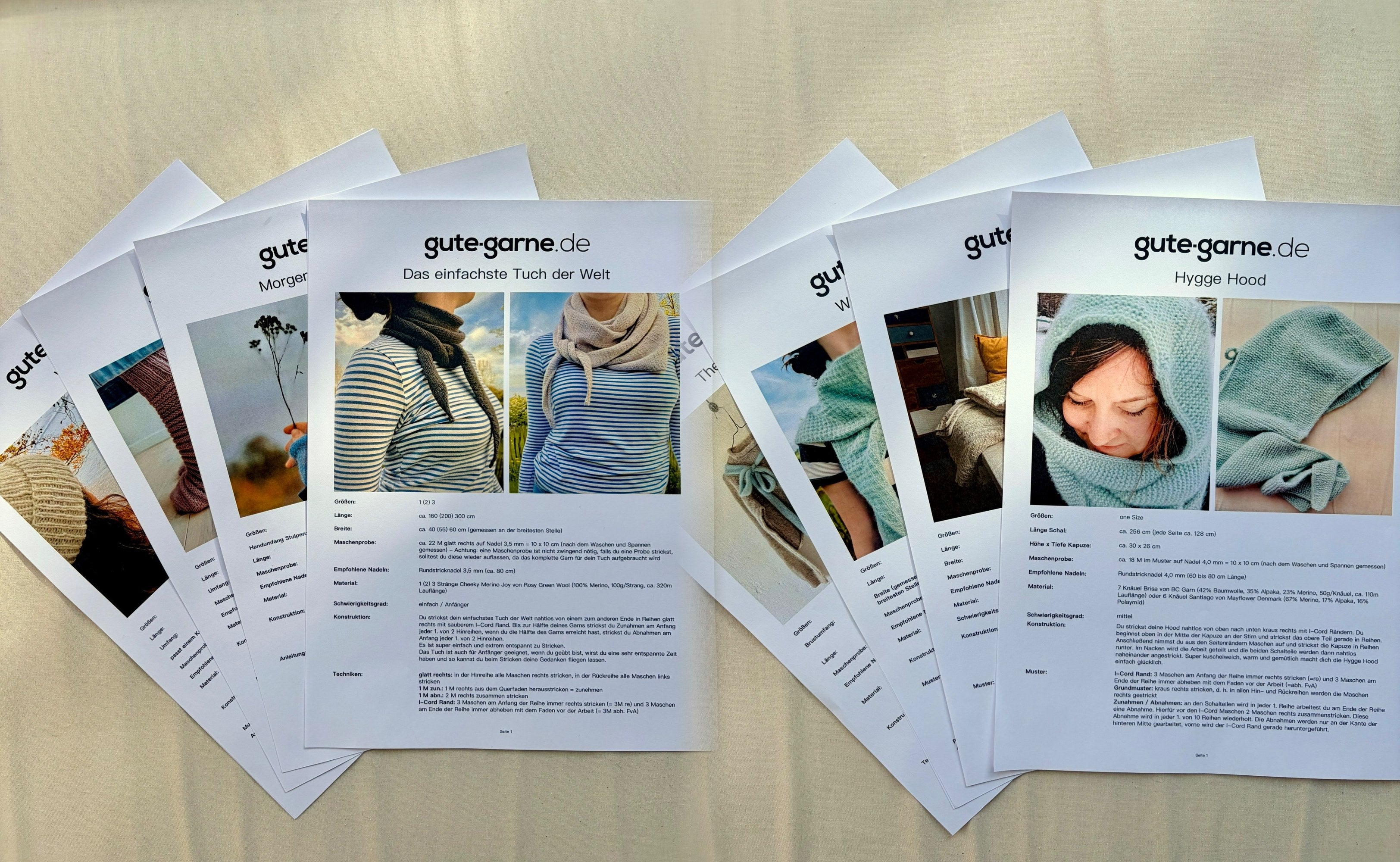 Acht Strickanleitungen von gute-garne.de: die vier aus dem ersten Set und vier weitere