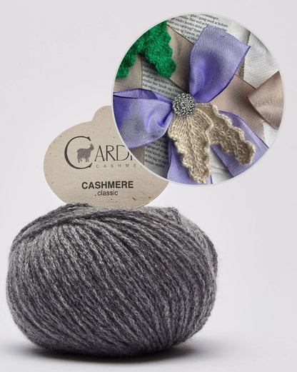 Holly Bow | Nœud festif avec tutoriel gratuit en Classic Cashmere de Cardiff