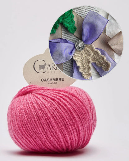 Holly Bow | Nœud festif avec tutoriel gratuit en Classic Cashmere de Cardiff