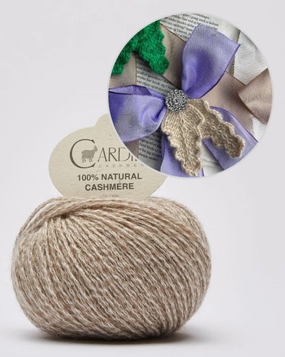 Holly Bow | Nœud festif avec tutoriel gratuit en Classic Cashmere de Cardiff