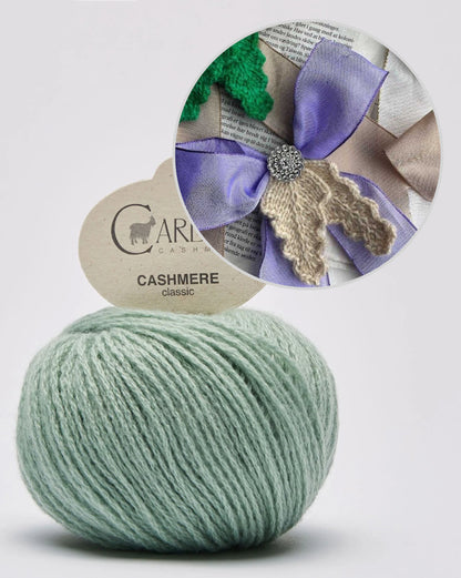 Holly Bow | Nœud festif avec tutoriel gratuit en Classic Cashmere de Cardiff
