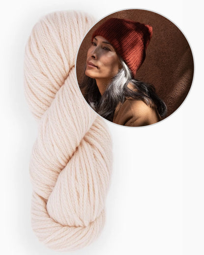 Datura Hat | fluffig weiche Mütze aus Far von Woolfolk