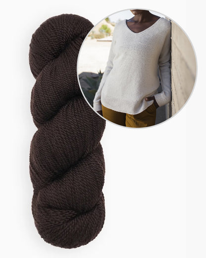 Hvid sweater | afslappet V-udskæring i tyndt garn fra Woolfolk