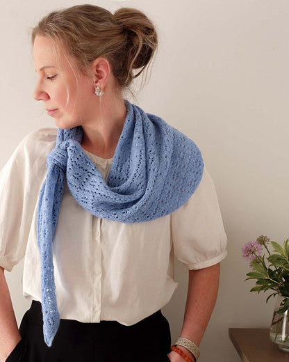 Meadowbright | romantisch ajourpatroon in Le Petit Lambswool van Biches & Bûches