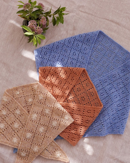 Meadowbright | romantisch ajourpatroon in Le Petit Lambswool van Biches & Bûches