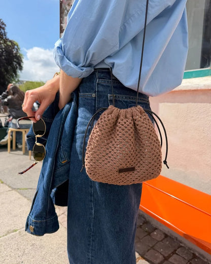 Juno Satchel | motif perforé délicat en Crealino de Lang Yarns