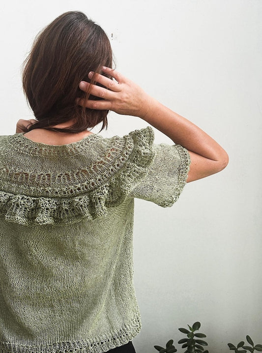 Linette Tee | T-shirt délicat à volants en Crealino de Lang Yarns