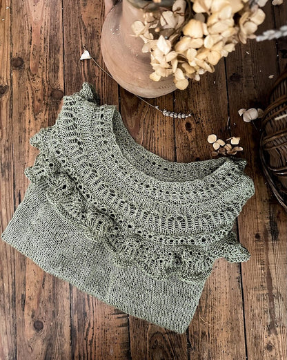 Linette Tee | T-shirt délicat à volants en Crealino de Lang Yarns