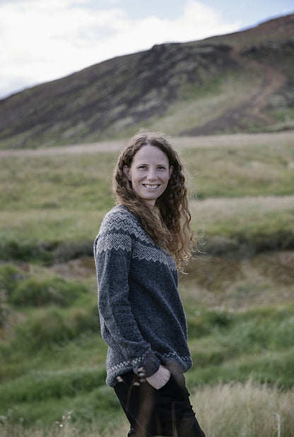 Afterparty Sweater | sart norsk sweater i Le Petit Lambswool fra Biches & Bûches