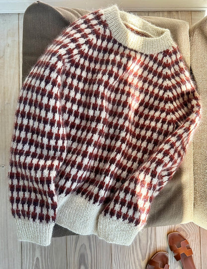 Facet Sweater | kleinteiliges Muster aus Tynn Peer Gynt und Tynn Silk Mohair von Sandnes