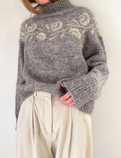 Pull Rosie Yoke | roses romantiques en Peer Gynt et Tynn Silk Mohair de Sandnes Garn