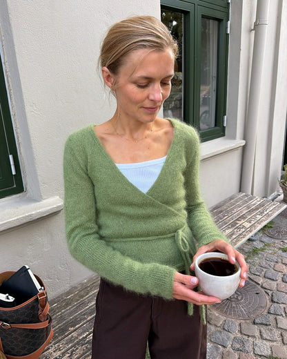 Lucy Wrap | drömsk omlottjacka i Le Petit Silk & Mohair från Biches & Bûches
