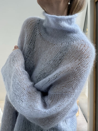 Light Loop High Neck | maigs un brīvs džemperis no Le Petit Silk & Mohair dzijas, ko ražo Biches & Bûches