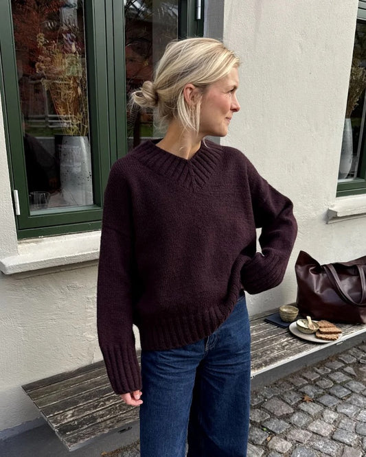 Hannah Sweater V-Neck | confort décontracté en Atlas de PetiteKnit par Sandnes Garn