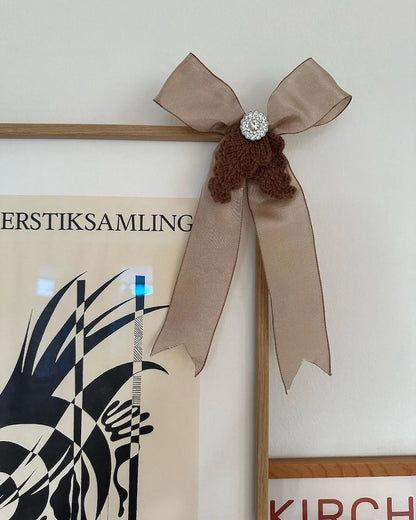 Holly Bow | Nœud festif avec tutoriel gratuit en Classic Cashmere de Cardiff