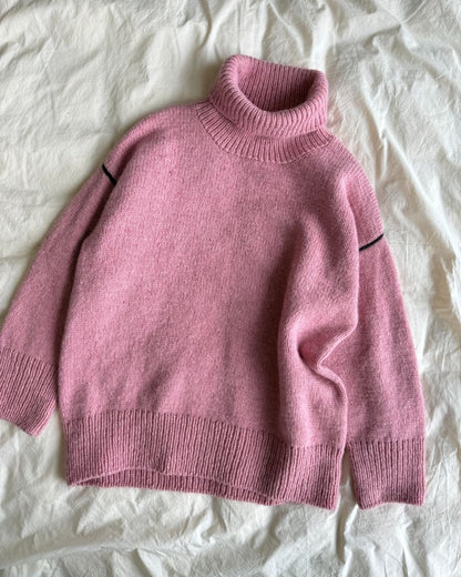Pull Linea | col roulé chaud et fines lignes contrastantes en satin de Sandnes Garn