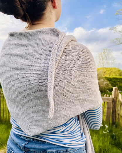 La couverture la plus simple du monde | souple et décontractée en Cheeky Merino Joy de Rosy Green Wool