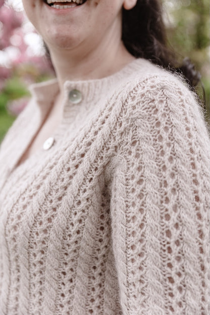 Cathy Cardigan | ravissant motif en dentelle en mérinos et Soft Silk Mohair de Knitting for Olive