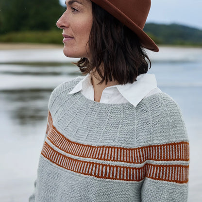Pull "Precious Memory" | délicat motif à rayures en Cheeky Merino Joy de Rosy Green Wool
