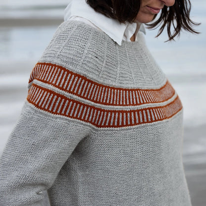 Pull "Precious Memory" | délicat motif à rayures en Cheeky Merino Joy de Rosy Green Wool