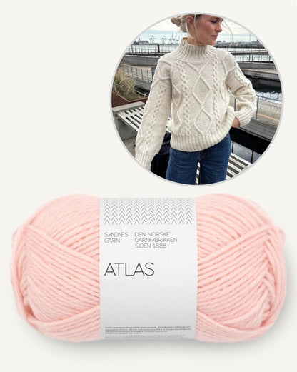 Saga Sweater | un motif torsadé enchanteur de Sandnes Garn en Atlas