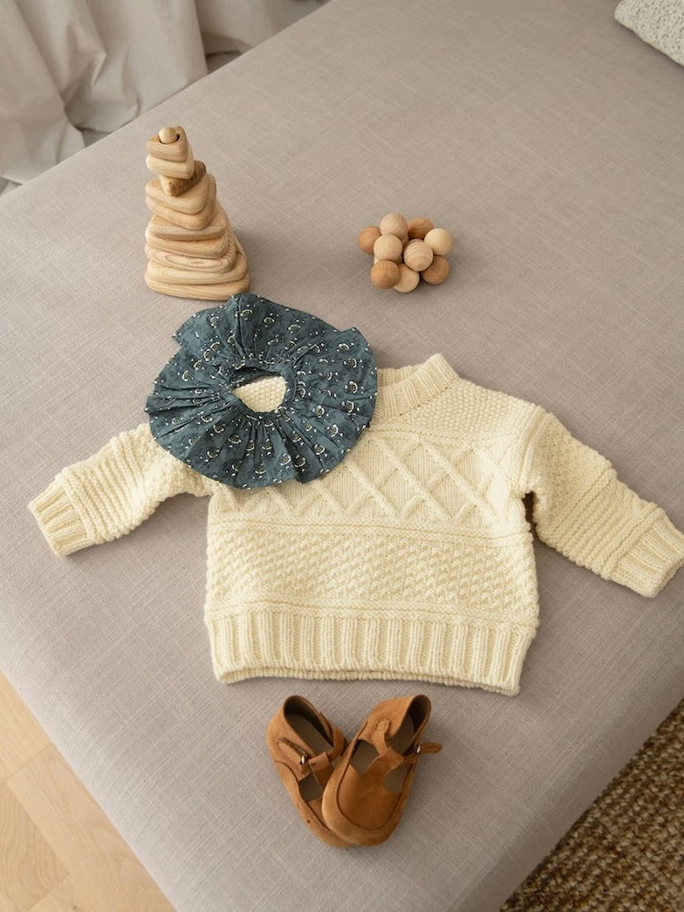 Guernsey Sweater Baby aus der Sandnes Kollektion 2413 mit Double Sunday von Sandnes Garn 5