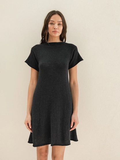 Robe Milly | sobriété en alpaga et soie luxueux de Sandnes Garn