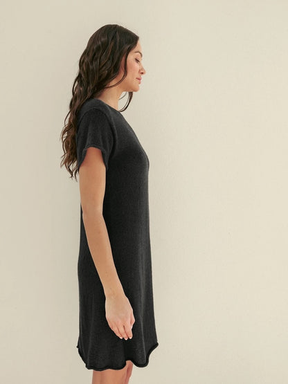 Robe Milly | sobriété en alpaga et soie luxueux de Sandnes Garn