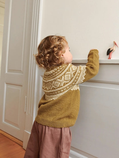 Marius Sweater Baby - two-colored | delicate pattern from Sunday by Sandnes Garn