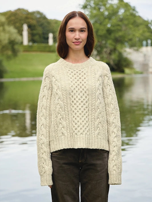 Wilbur Cable Sweater | motif torsadé intemporel en Atlas de Sandnes Garn