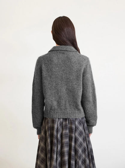 Aria Sweater | pull fin avec col polo en fil Folgetrad Alpakka et Tynn Silk Mohair de Sandnes Garn