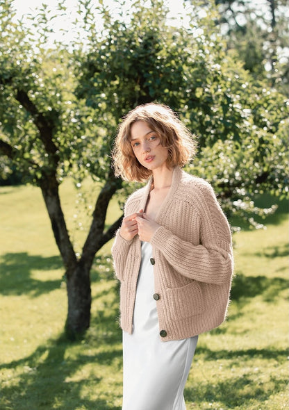 Hennie Jacket | Cardigan décontracté en demi-côtes, tricoté en Double Sunday et Tynn Silk Mohair de Sandnes Garn