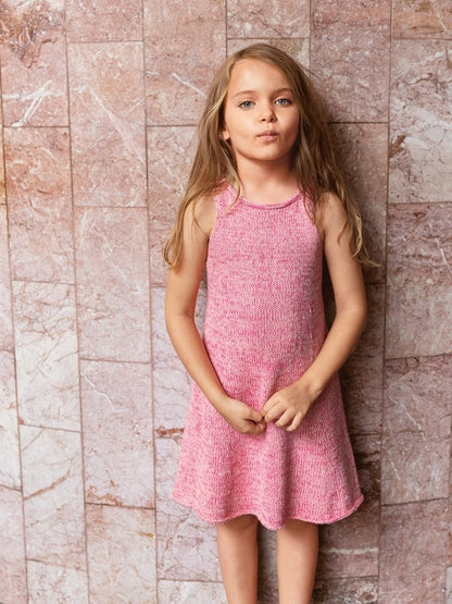 Sandnes Kollektion 2405 Minnie Dress Junior aus Mandarin Petit und Tynn Line 1