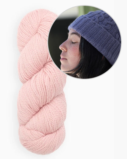 Sellwood Hat | weiches Zopfmuster aus Tynd von Woolfolk