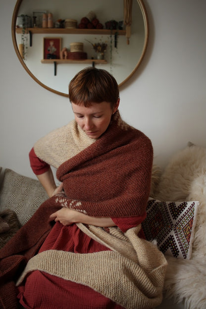 Teti Lutsak Nivalis Wrap mit Plötulopi von Lopi Island und Tynn Silk Mohair von Sandnes Garn 7