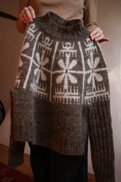 Yardana Pullover | Pull norvégien fleuri en Plötulopi de Lopi Island
