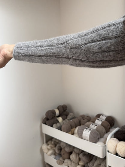 The Boston V-Neck | made from pure cashmere with Organic Cashmere 6/28 by Pascuali