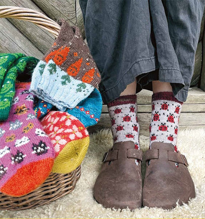 Tricoter des chaussettes à motifs géniaux | des modèles uniques sur des thèmes estivaux