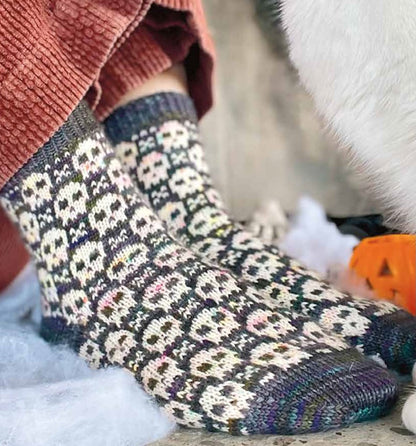 Tricoter des chaussettes à motifs géniaux | des modèles uniques sur des thèmes estivaux