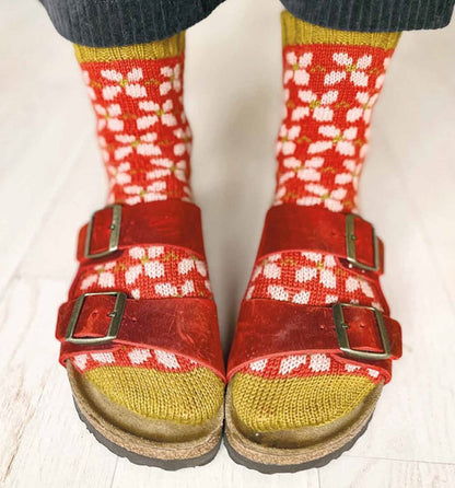 Tricoter des chaussettes à motifs géniaux | des modèles uniques sur des thèmes estivaux