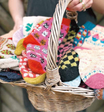 Tricoter des chaussettes à motifs géniaux | des modèles uniques sur des thèmes estivaux