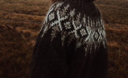 Fjelltur Sweater | kontrastfyldt norsk mønster af Alafosslopi fra Lopi Island