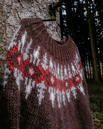 Fjelltur Sweater | kontrastfyldt norsk mønster af Alafosslopi fra Lopi Island