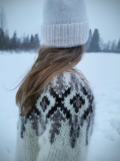 Fjelltur Sweater | kontrastfyldt norsk mønster af Alafosslopi fra Lopi Island