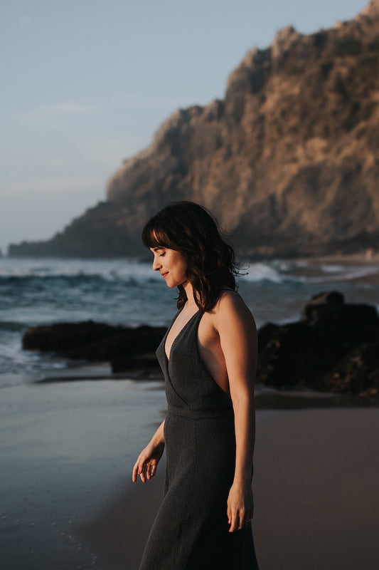 THE GIRL Dress | Silhouette délicate en pure soie de Knitting for Olive