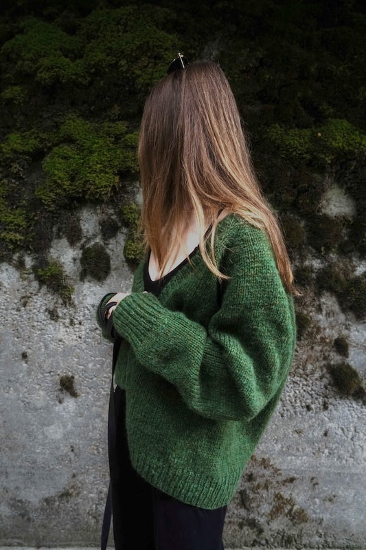 Wayfarer Cardi V | Veste basique en Double Sunday et Tynn Silk Mohair de Sandnes Garn