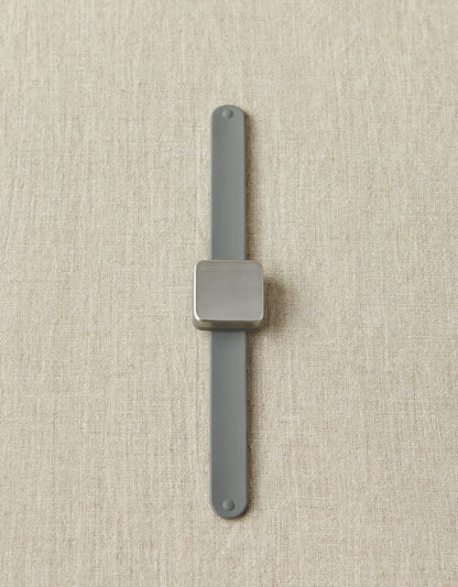 CocoKnits Maker's Keep Armband grau